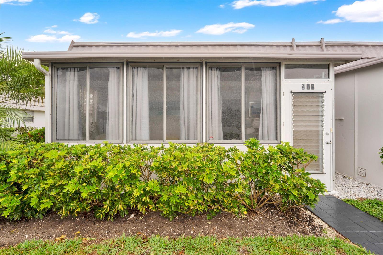 211 Valencia, Delray Beach FL 33446 photo 2