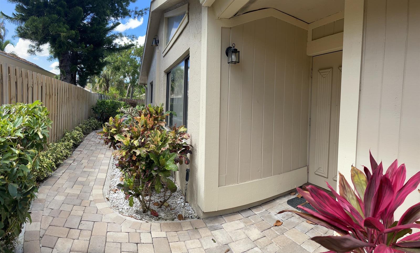 7735 E Kenway Pl Place E, Boca Raton FL 33433 photo 2