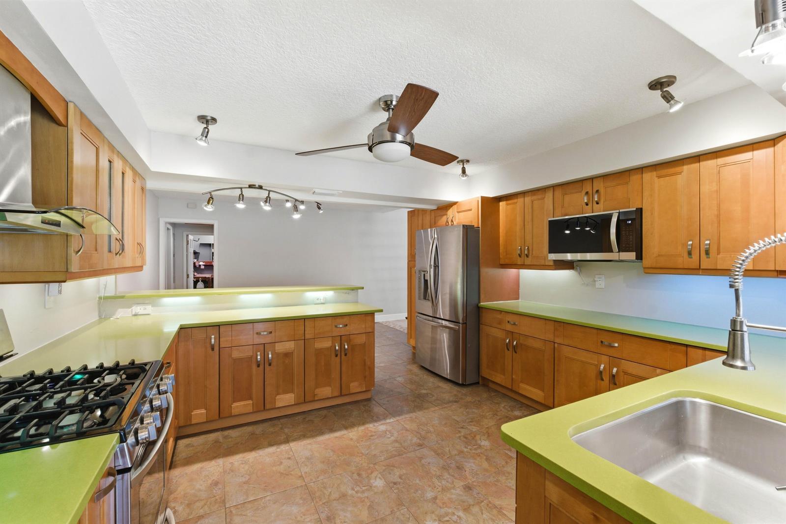 2326 NW 120th Way, Coral Springs FL 33065 photo 4