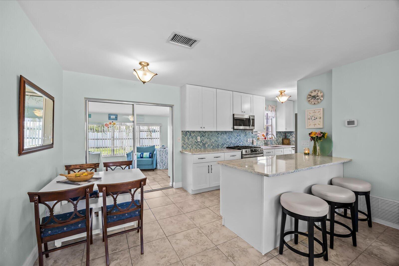 2872 SE Wiltshire Terrace, Port St. Lucie FL 34952 photo 3