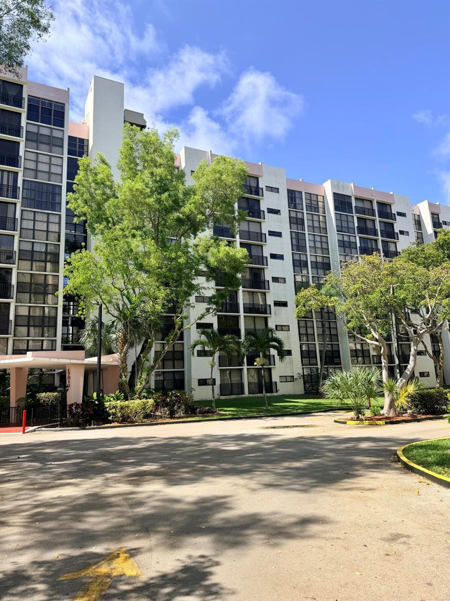 17021 N Bay Road # 912, Sunny Isles Beach FL 33160
