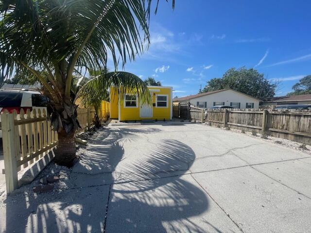 413 N E Street, FL 33460