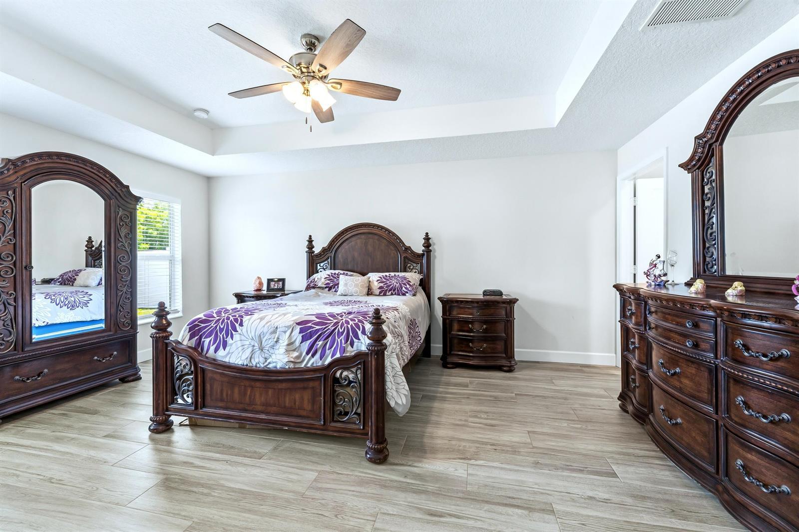 2025 SE South Buttonwood Drive, Port St. Lucie FL 34952 photo 2