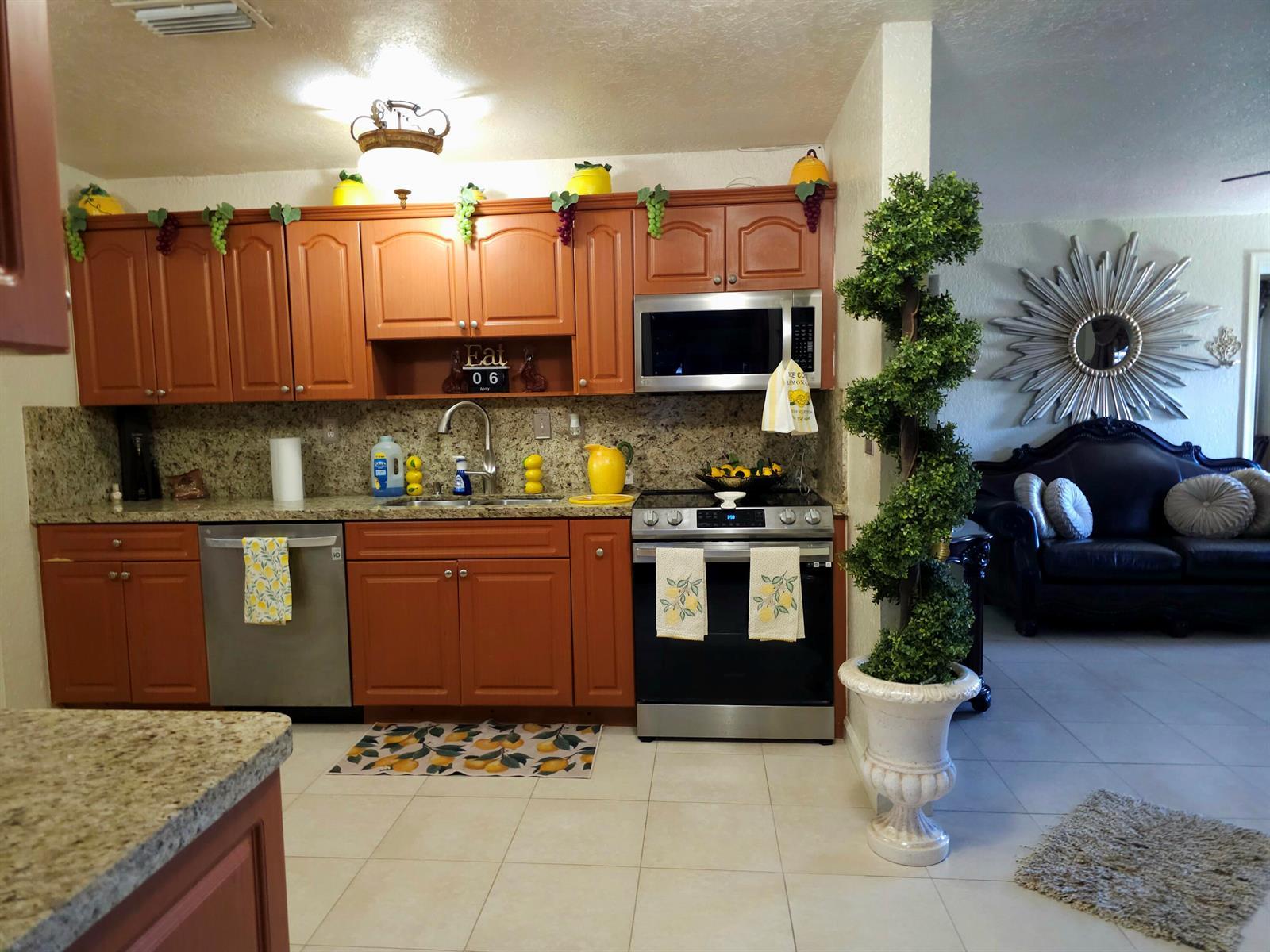 637 Dogwood Road, West Palm Beach FL 33409 photo 5