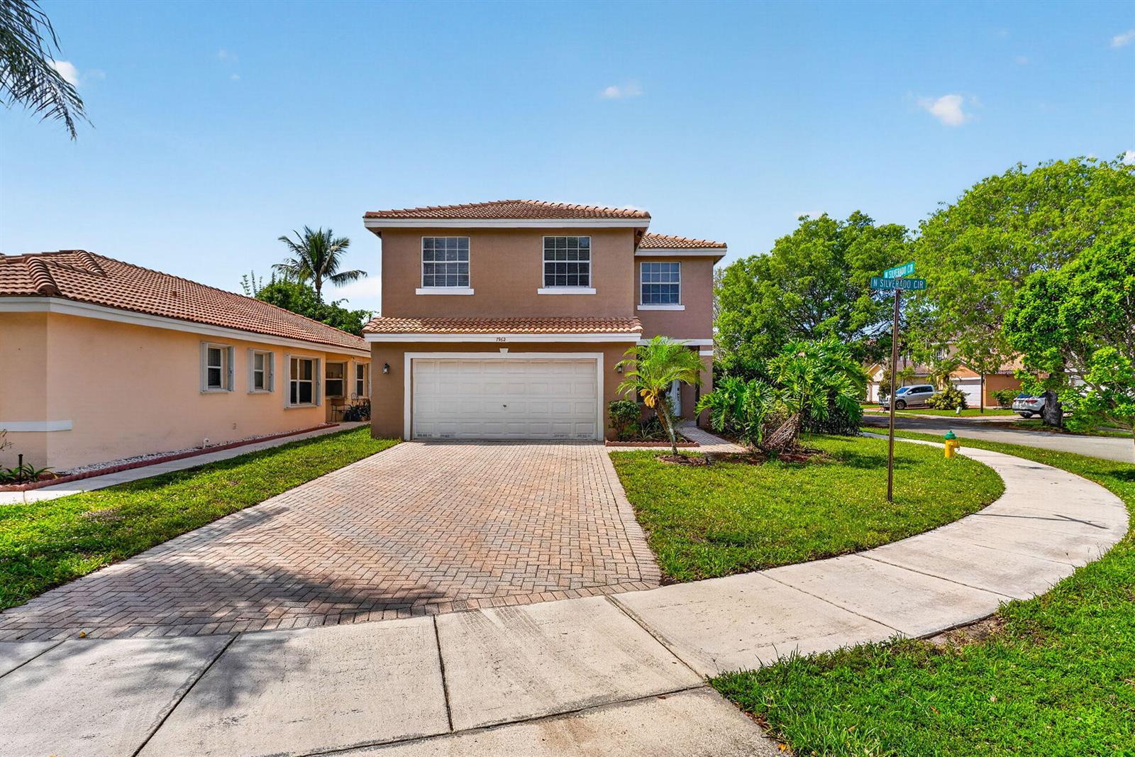 7962 N Silverado Circle, Hollywood FL 33024 photo 2