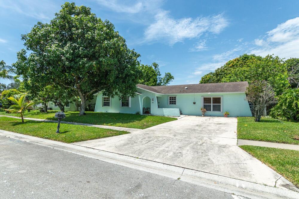 1045 Cameo Circle, West Palm Beach FL 33417 photo 2