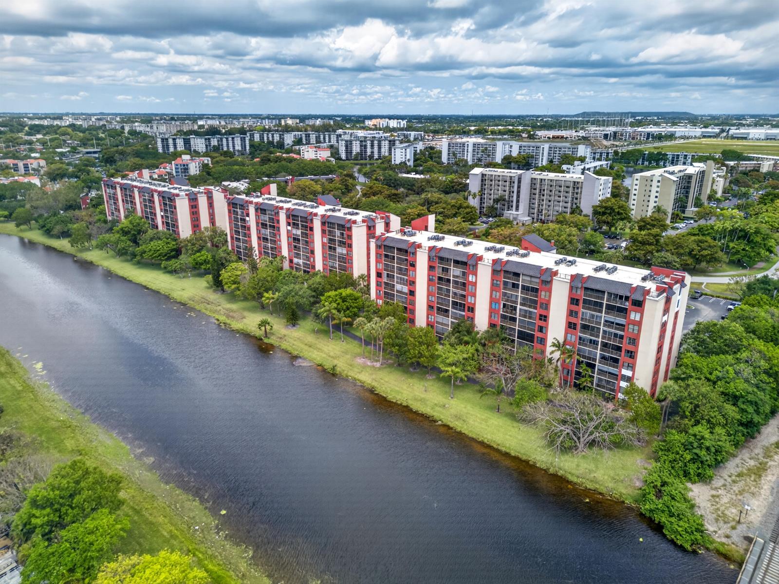 2200 S Cypress Bend Drive # 101, Pompano Beach FL 33069 photo 2