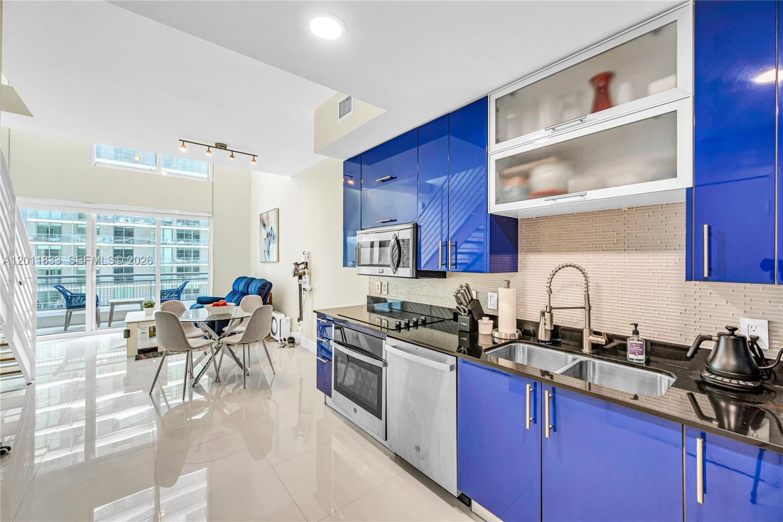 60 SW 13th St # 2014, Miami FL 33130 photo 2