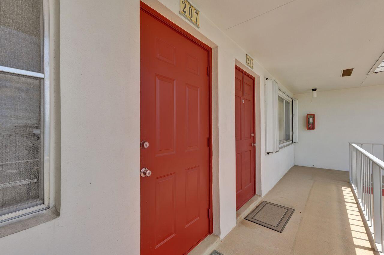 3120 Cynthia Lane # 207, FL 33461 photo 2