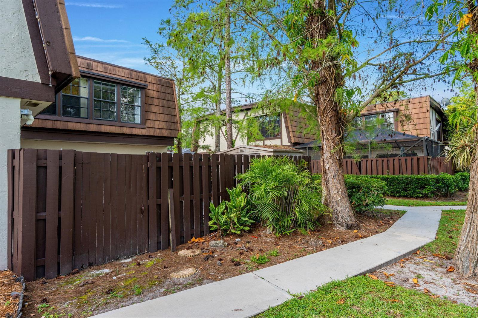 111 Weybridge Circle, Royal Palm Beach FL 33411 photo 5