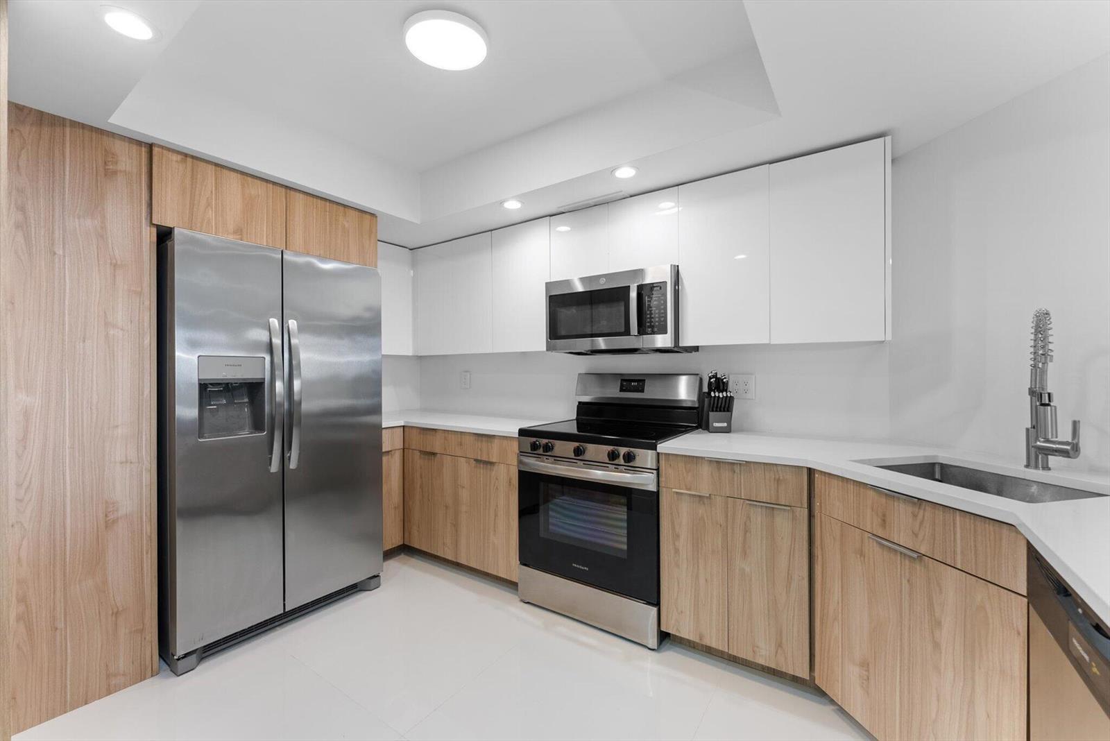 2425 Presidential Way # 704, West Palm Beach FL 33401 photo 4