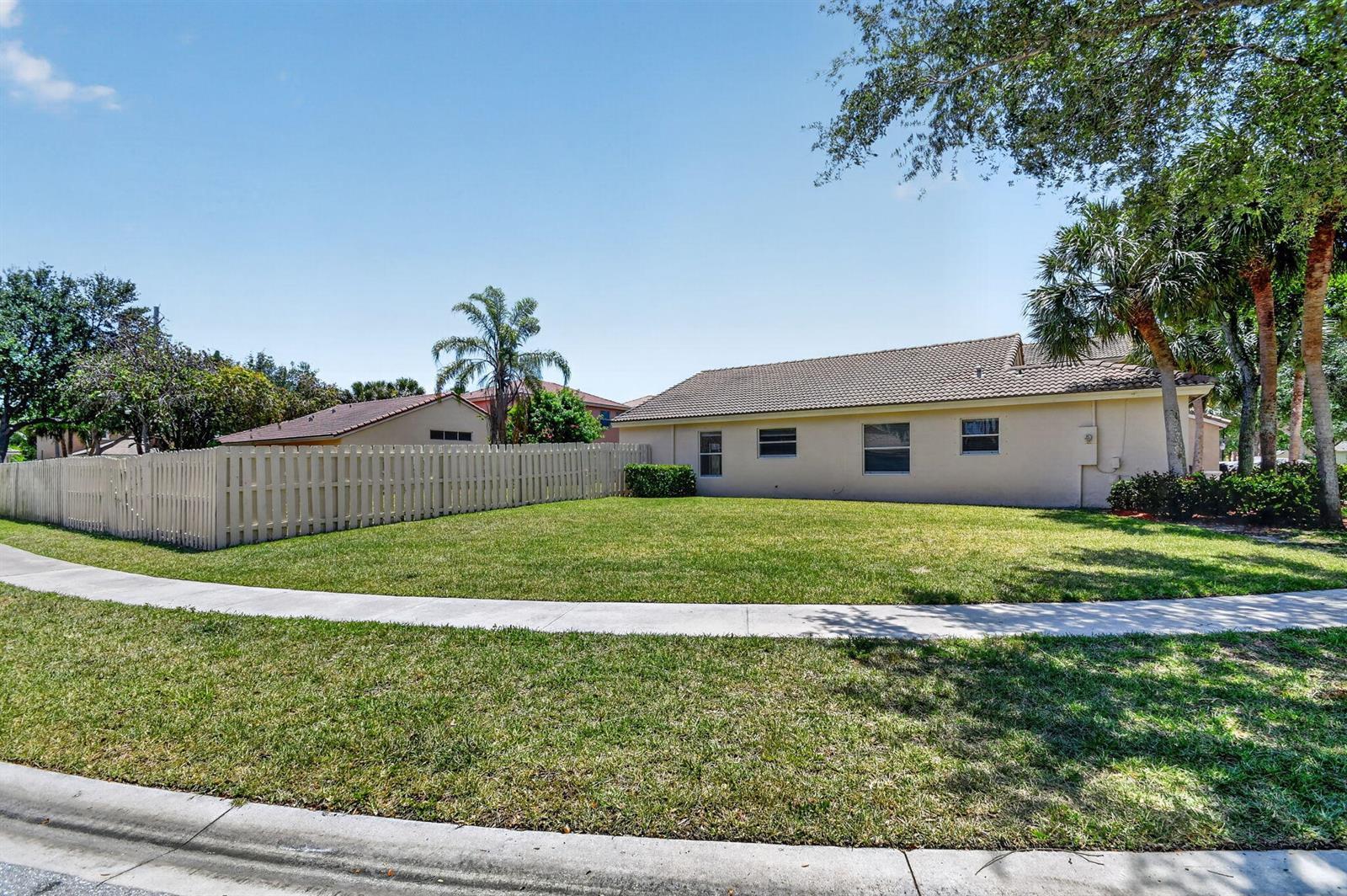 3746 Torres Circle, West Palm Beach FL 33409 photo 4