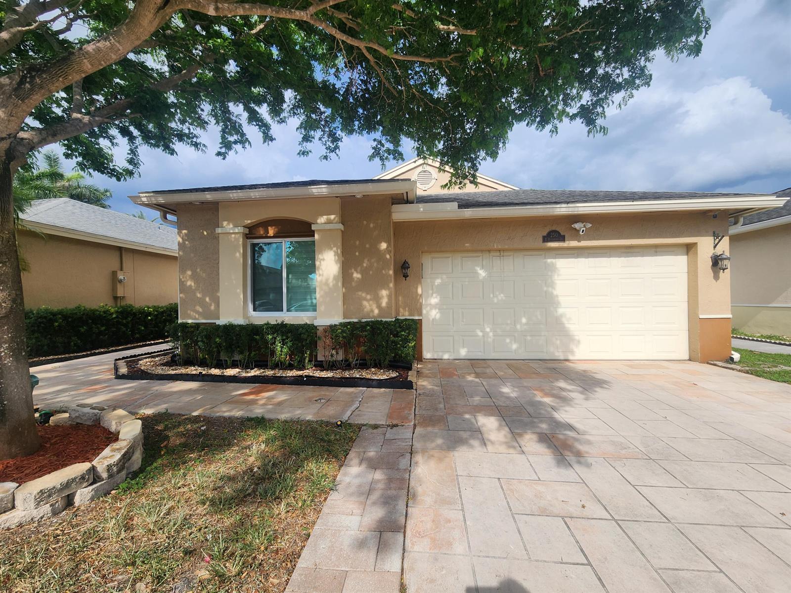 250 E Riverbend Drive, Sunrise FL 33326 photo 2