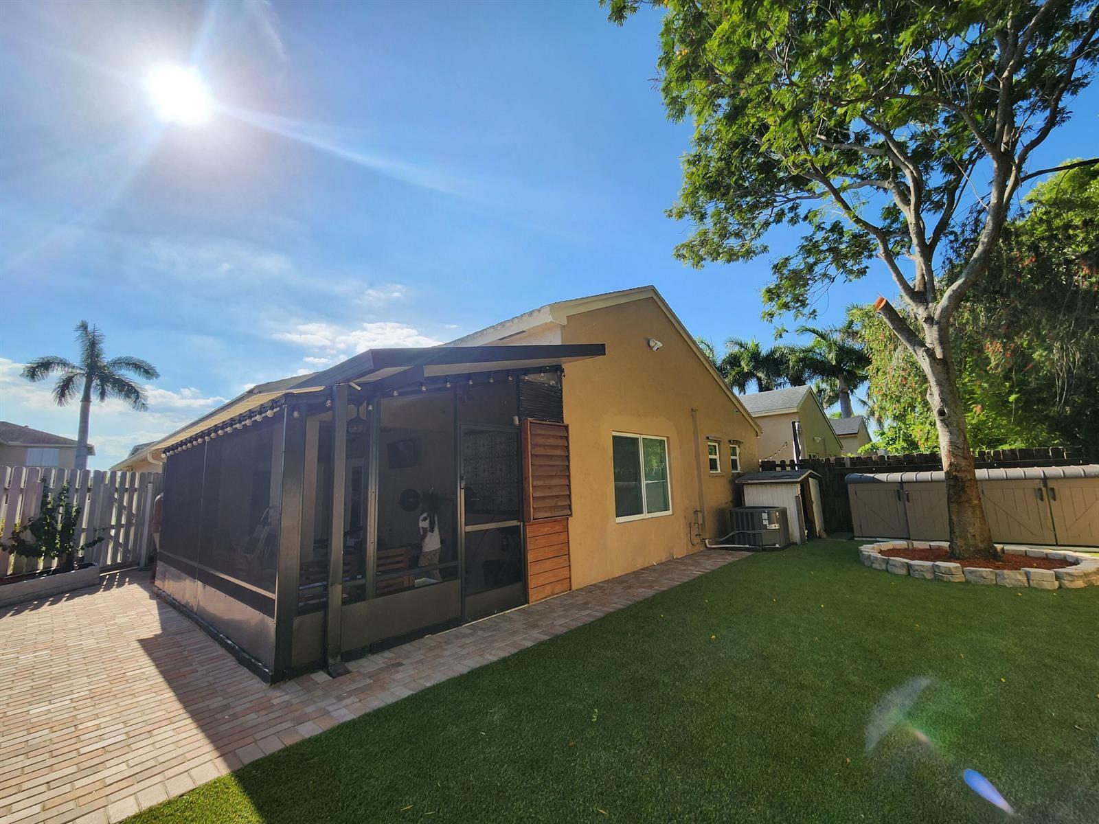 250 E Riverbend Drive, Sunrise FL 33326 photo 5