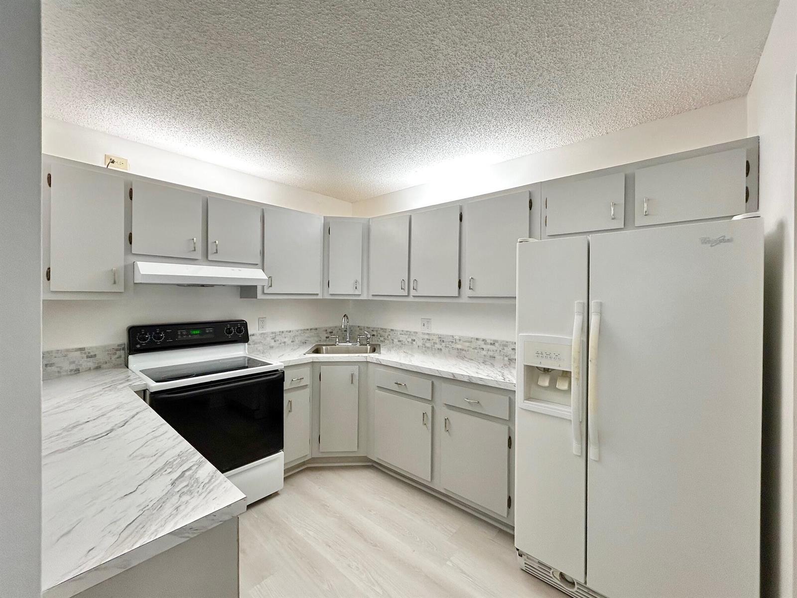 102 Lake Pine Circle # 1, FL 33463 photo 2