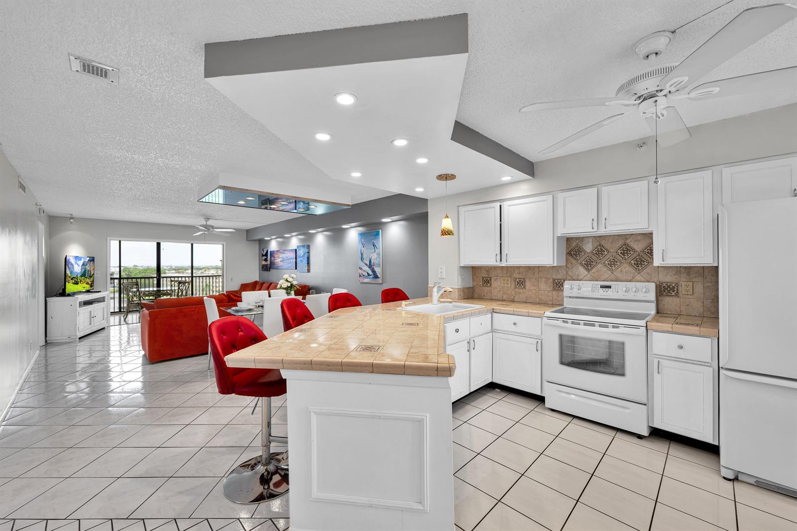 2205 S Cypress Bend Drive # 801, Pompano Beach FL 33069 photo 2