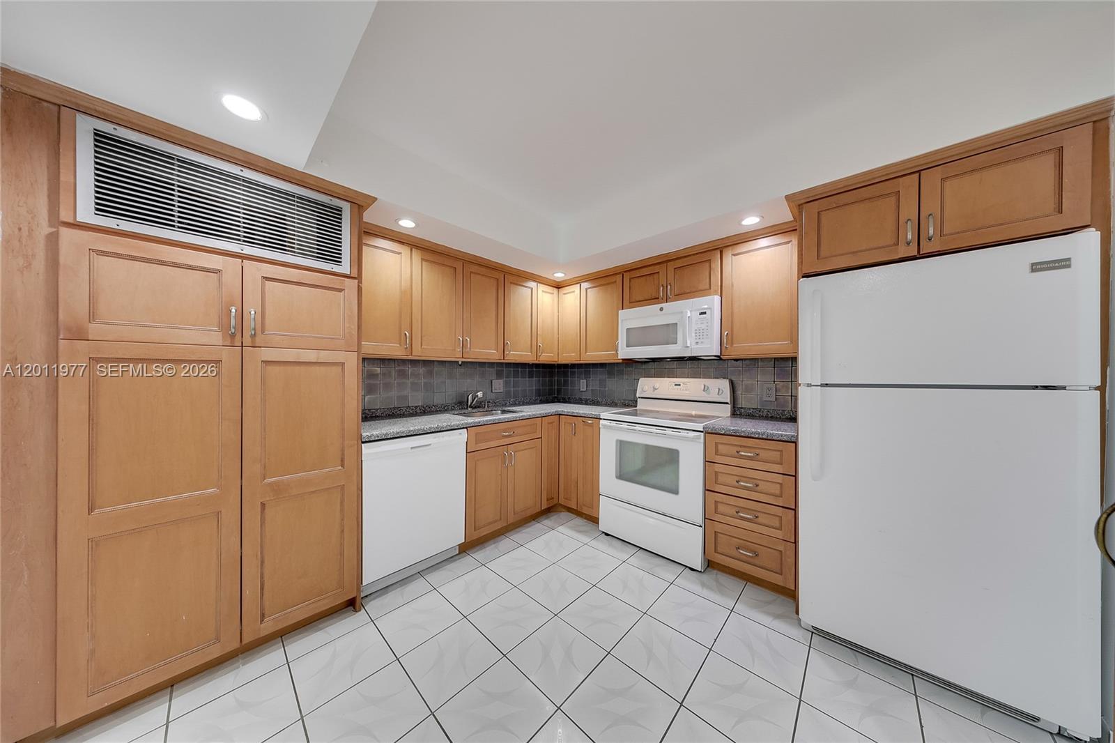2801 NE 183rd St # 912W, Aventura FL 33160 photo 5