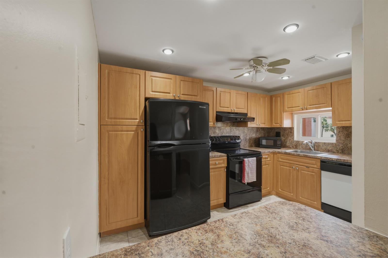 9720 S Hollybrook Lake Drive # 205, Pembroke Pines FL 33025 photo 2