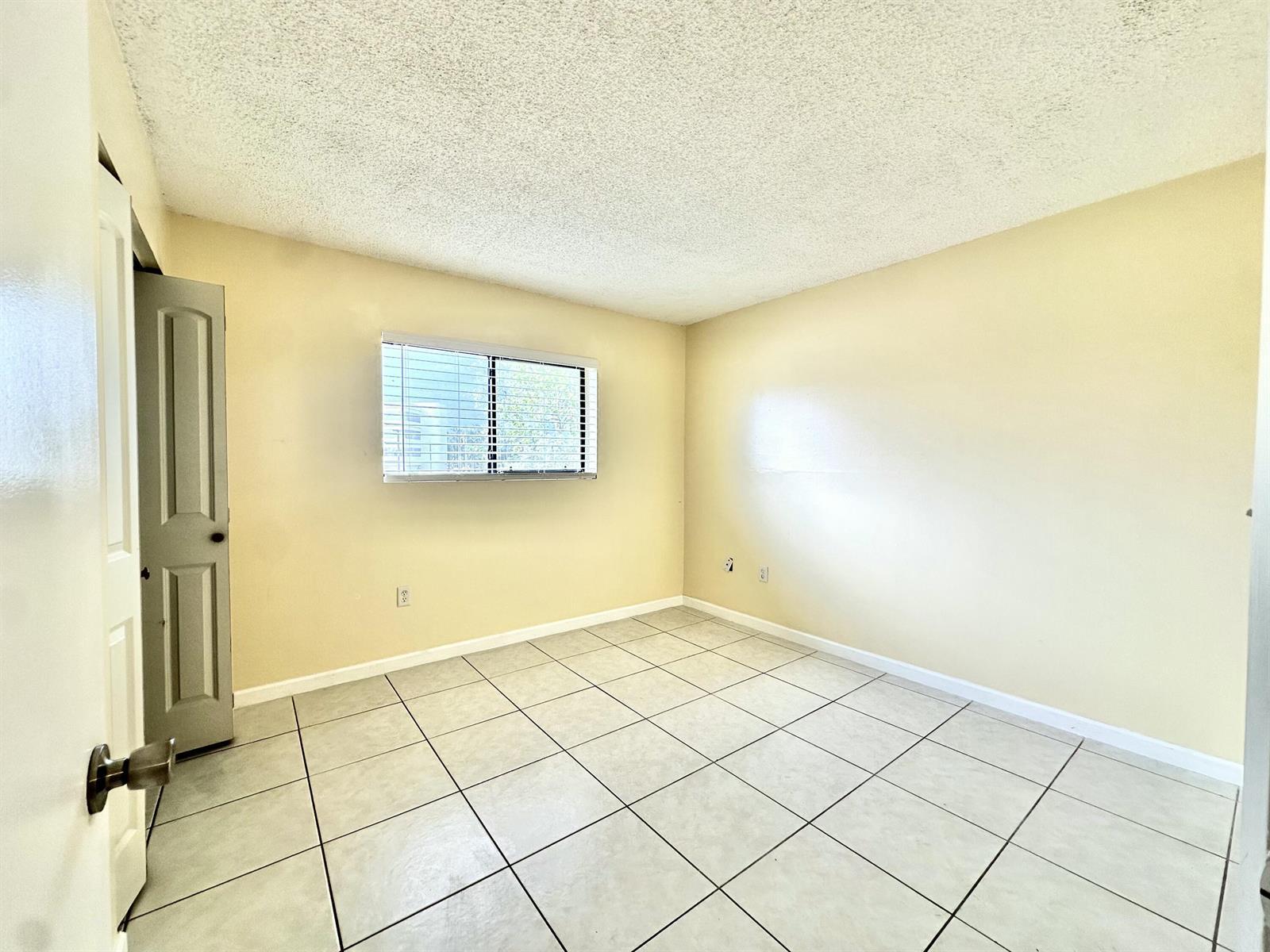 251 W Palm Cir W # 206, Pembroke Pines FL 33025 photo 2