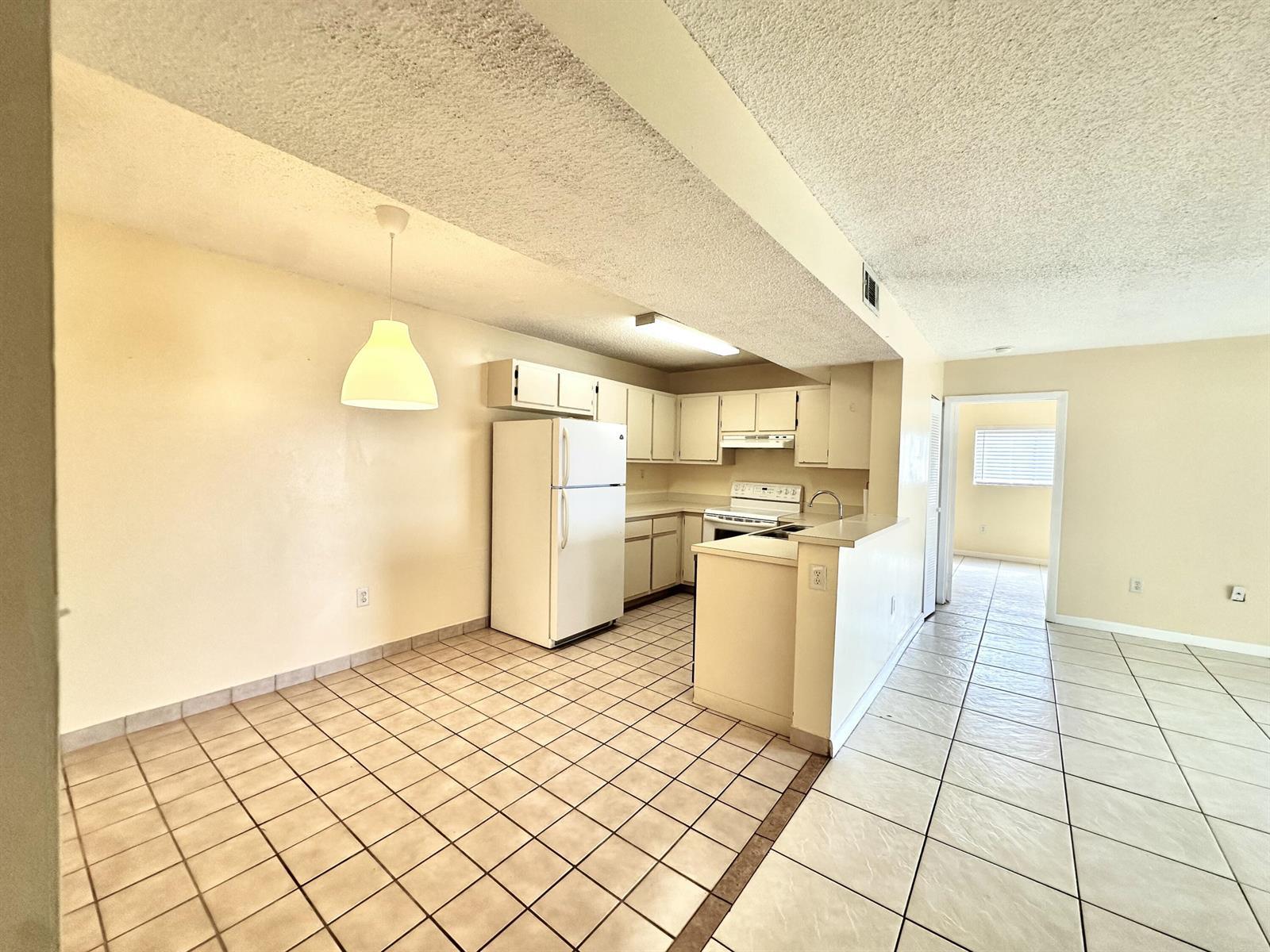 251 W Palm Cir W # 206, Pembroke Pines FL 33025