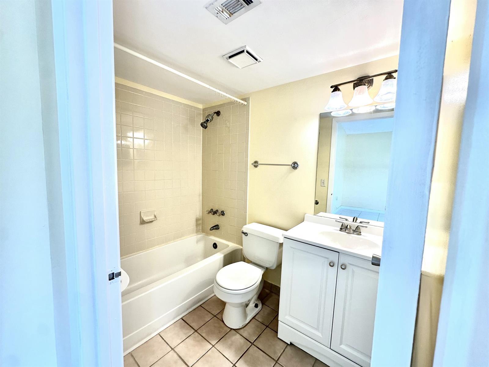 251 W Palm Cir W # 206, Pembroke Pines FL 33025 photo 5