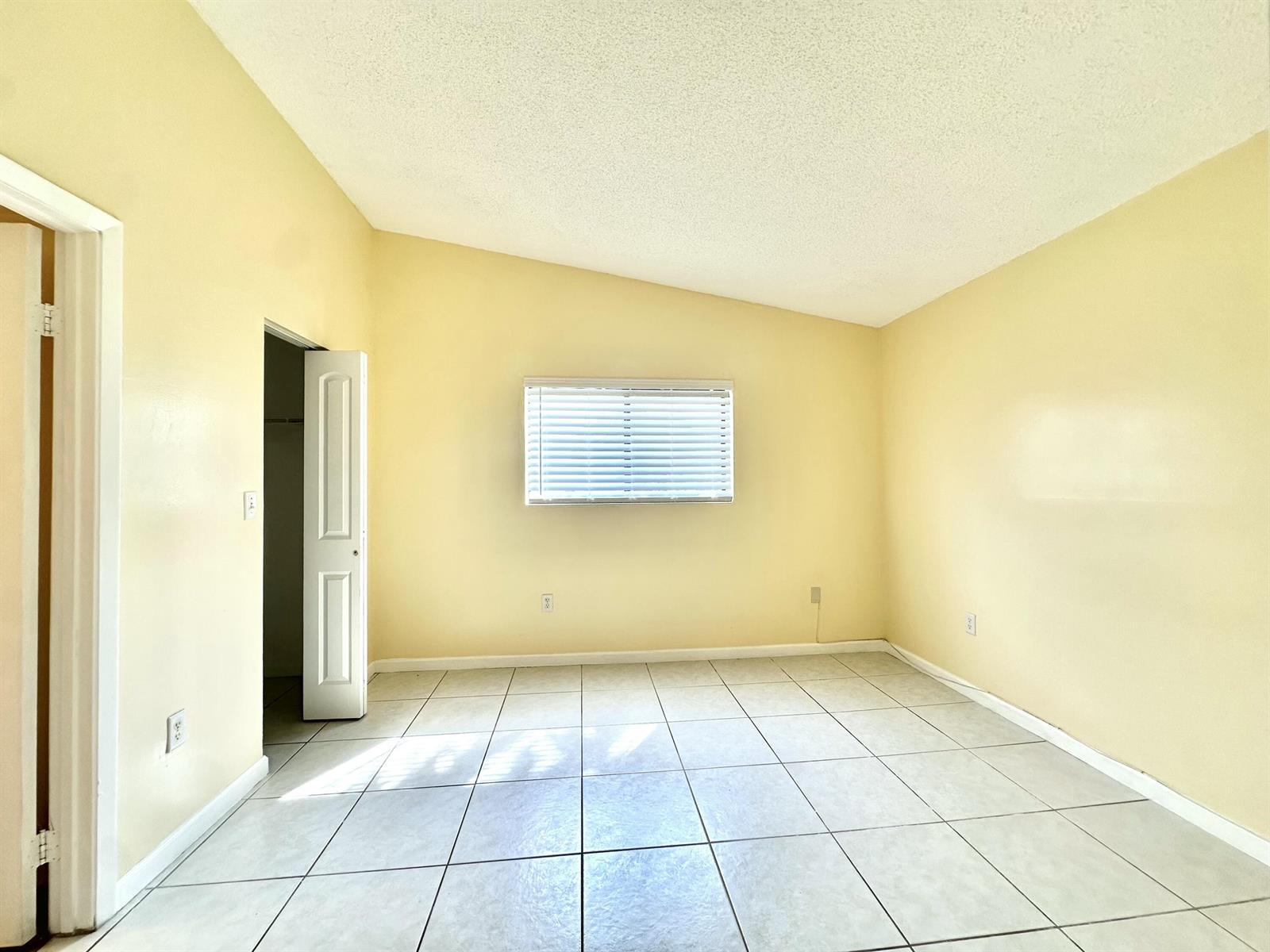 251 W Palm Cir W # 206, Pembroke Pines FL 33025 photo 4