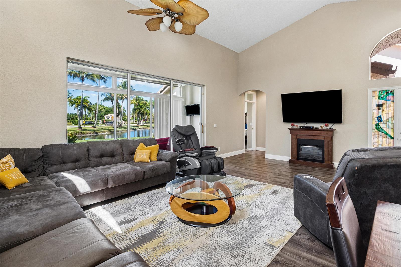 8768 Shoal Creek Lane, Boynton Beach FL 33472 photo 3