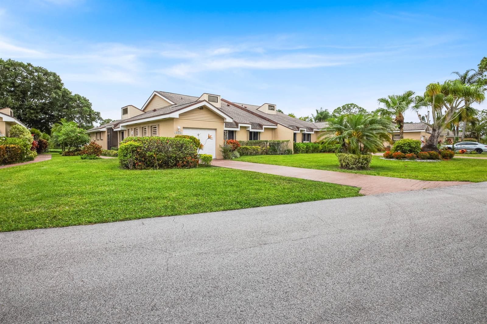 6888 Fountains Circle, Lake Worth FL 33467 photo 2