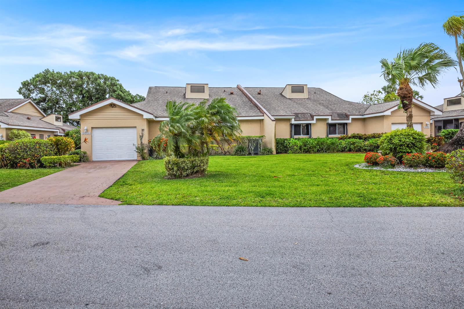6888 Fountains Circle, Lake Worth FL 33467