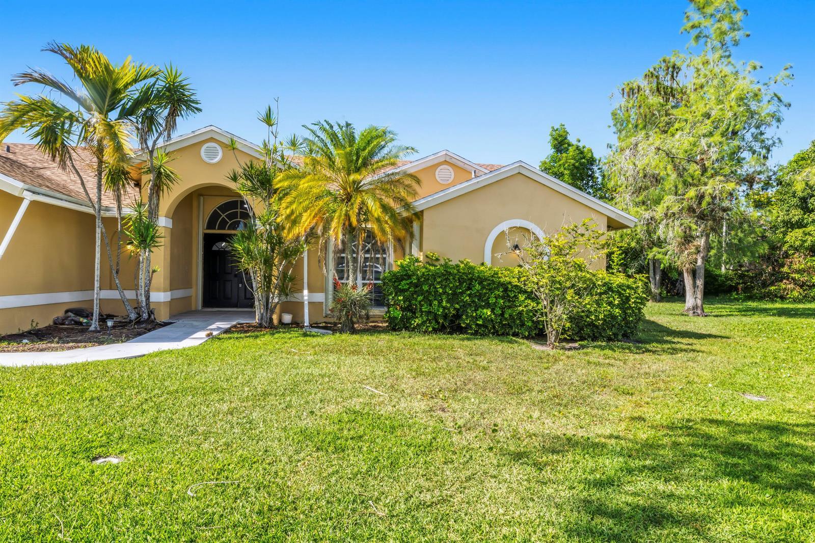 104 Oxford Court, Royal Palm Beach FL 33411 photo 4