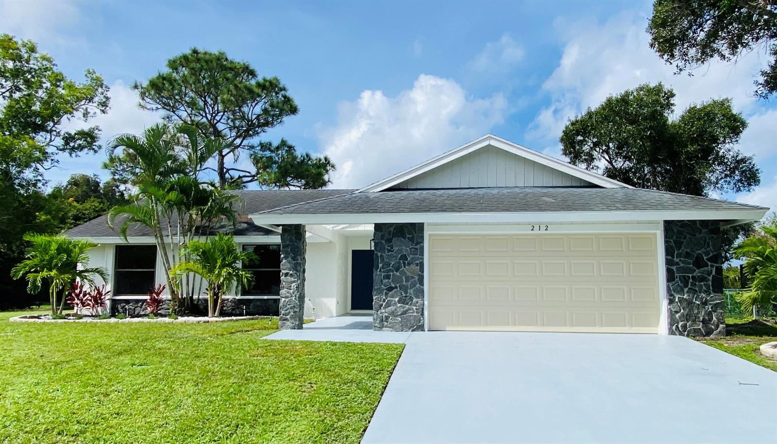 212 Trace Court, Royal Palm Beach FL 33411