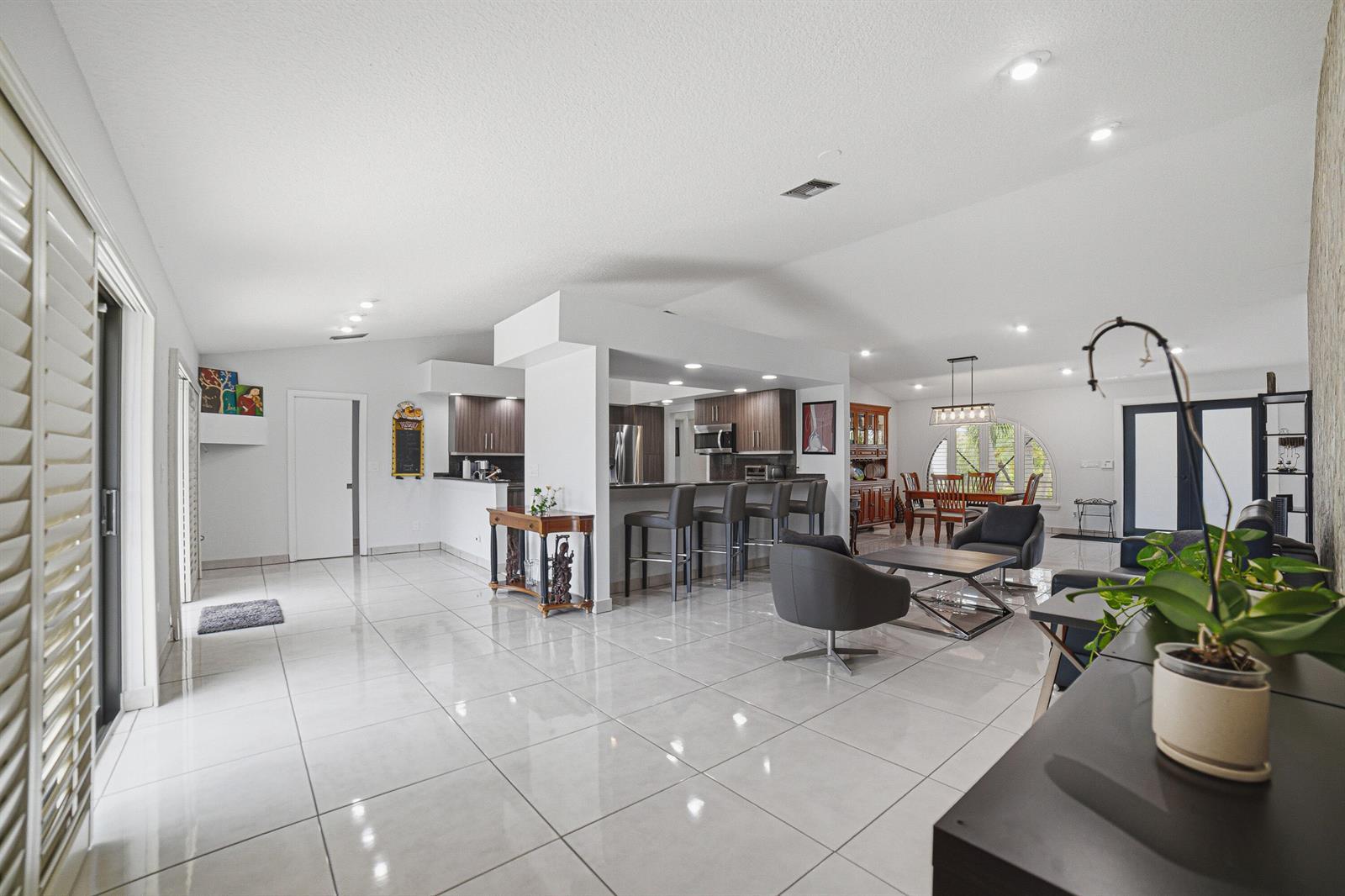 7614 NW 87th Avenue, Tamarac FL 33321 photo 2