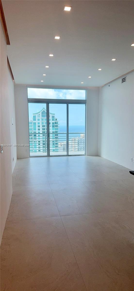 335 S Biscayne Blvd # 01, Miami FL 33131 photo 2