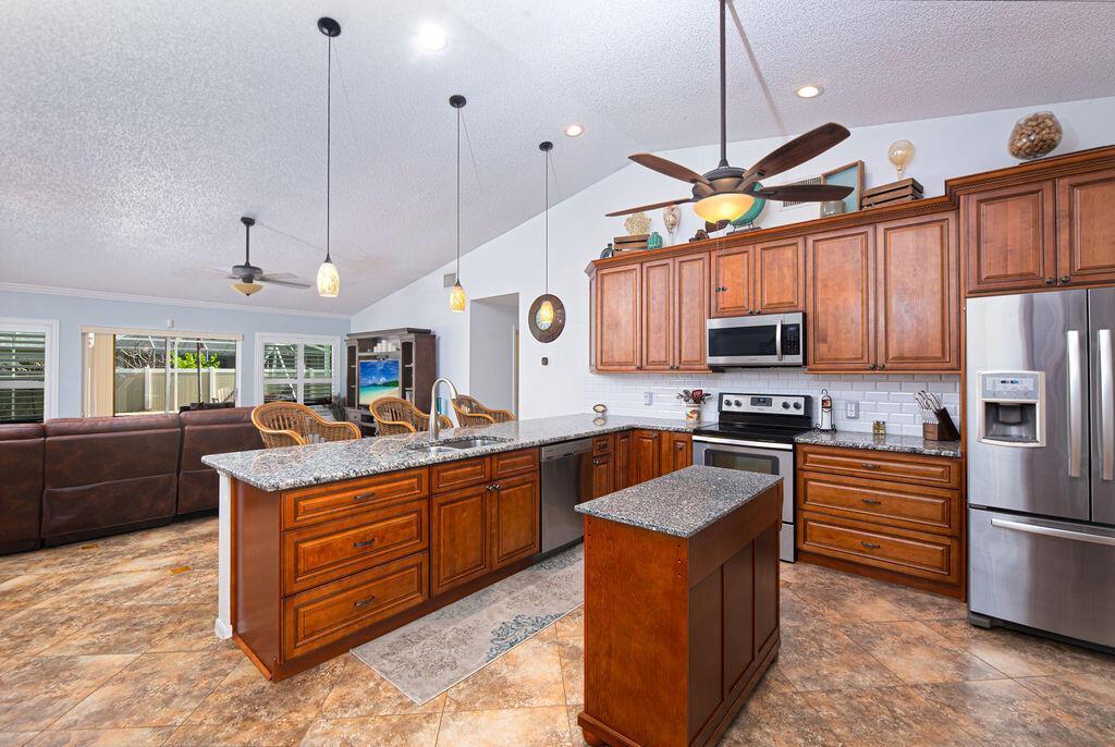 613 SE Dean Terrace, Port St. Lucie FL 34984 photo 5