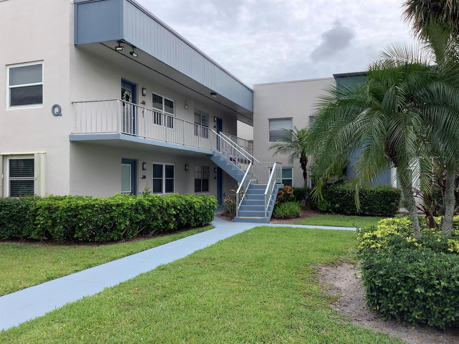 794 Normandy Q, Delray Beach FL 33484 photo 2
