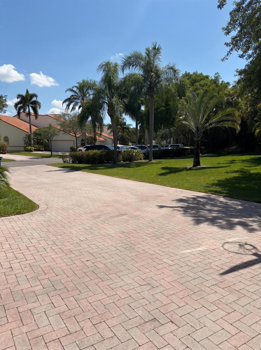 521 W Palm Aire Drive, Pompano Beach FL 33069 photo 2