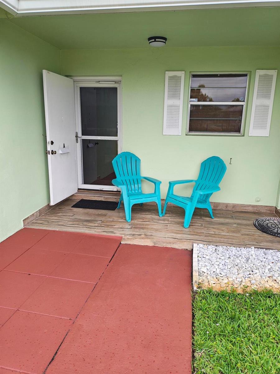 101 Country Lane, Boynton Beach FL 33435