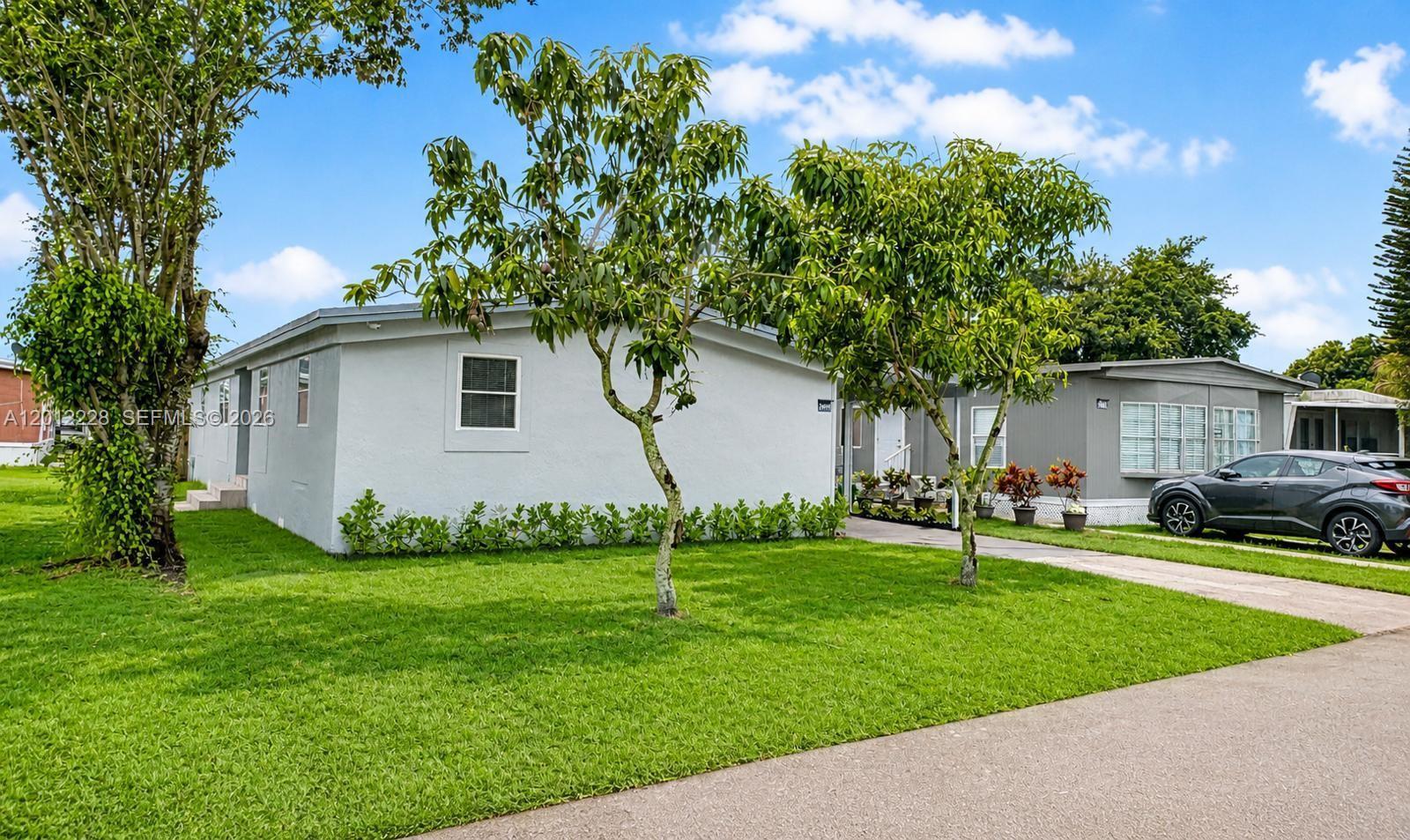 21610 NW 7th Ct, Pembroke Pines FL 33029 photo 2