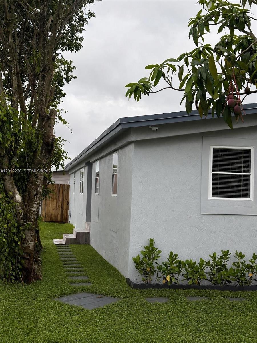 21610 NW 7th Ct, Pembroke Pines FL 33029 photo 4