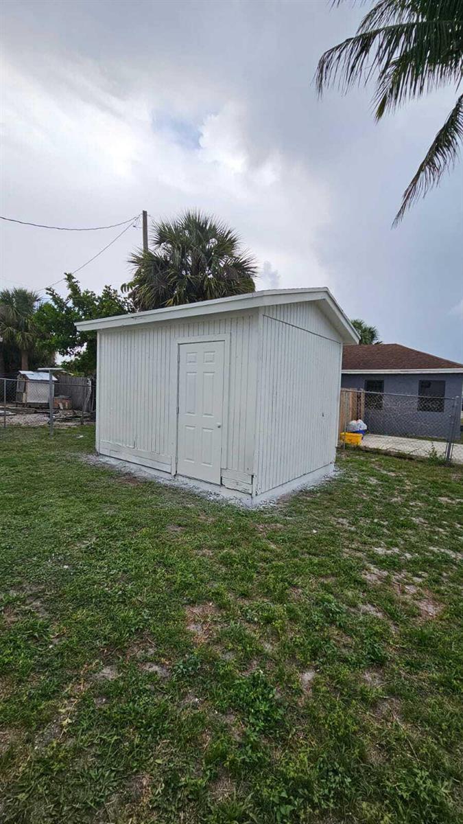 3391 Avenue S, Riviera Beach FL 33404 photo 2