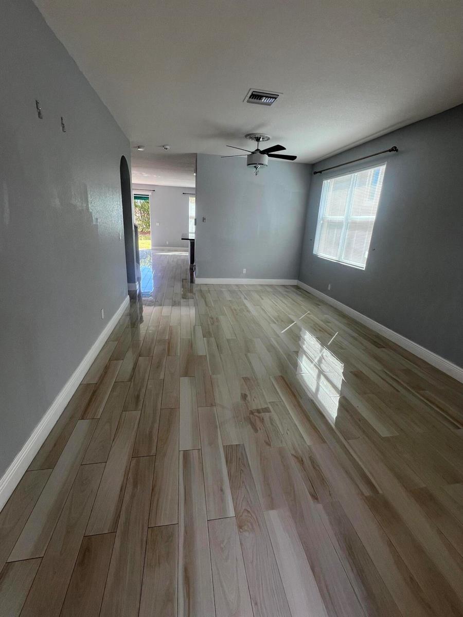 810 Palm Tree Lane, Haverhill FL 33415 photo 2