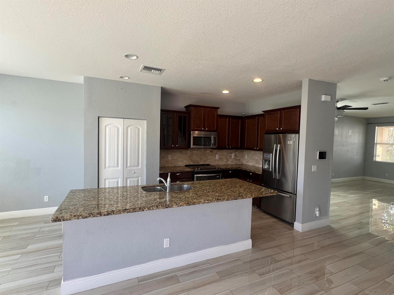 810 Palm Tree Lane, Haverhill FL 33415 photo 4