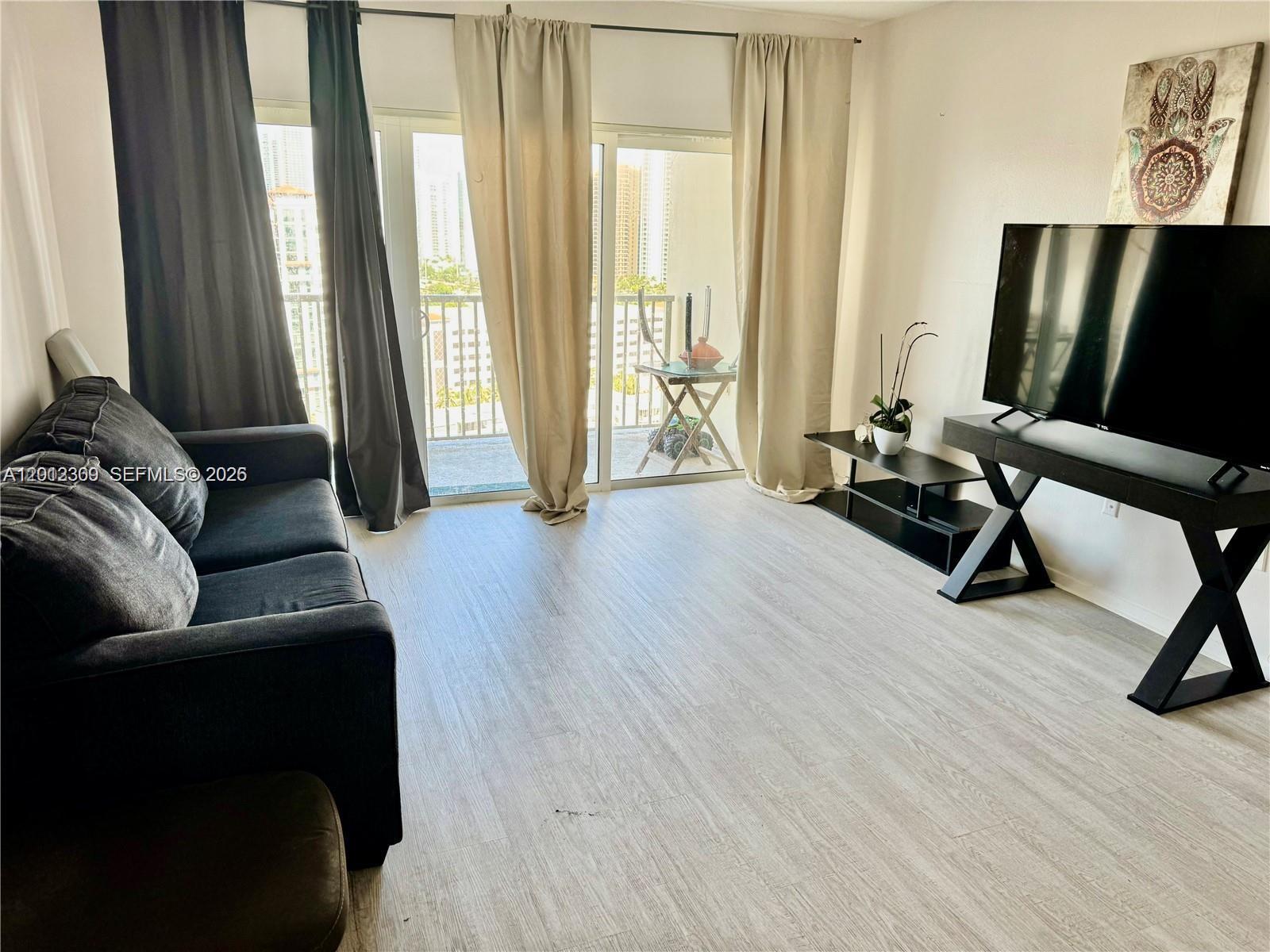 300 Bayview Dr # 1903, Sunny Isles Beach FL 33160