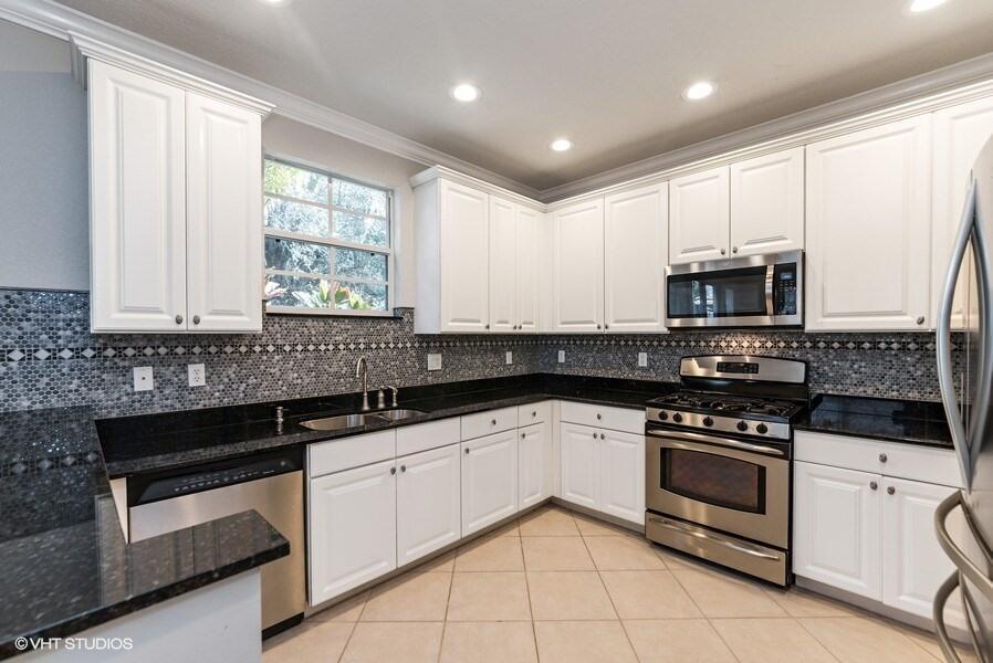 623 Castle Drive, Palm Beach Gardens FL 33410 photo 4