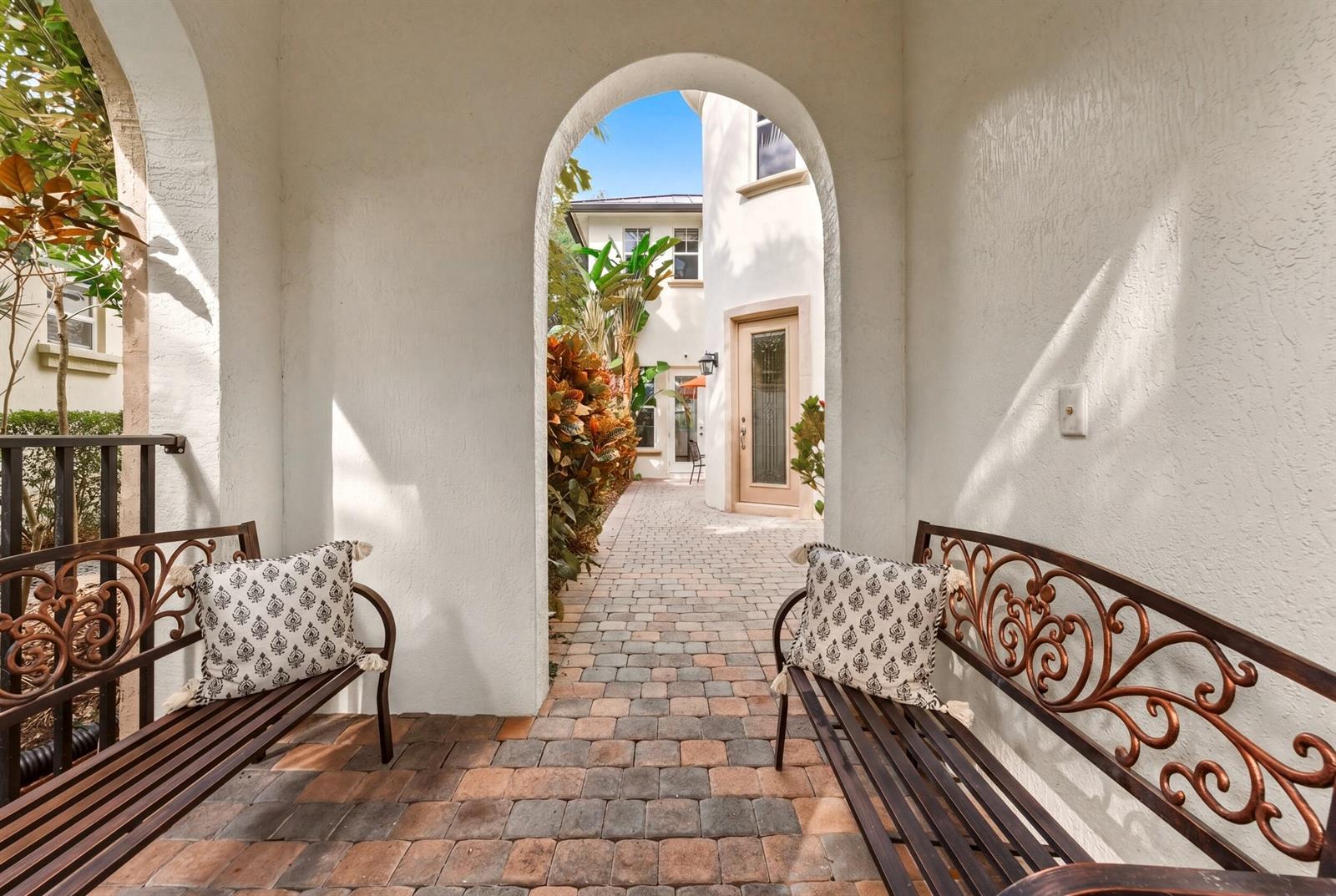834 Madison Court, Palm Beach Gardens FL 33410 photo 2