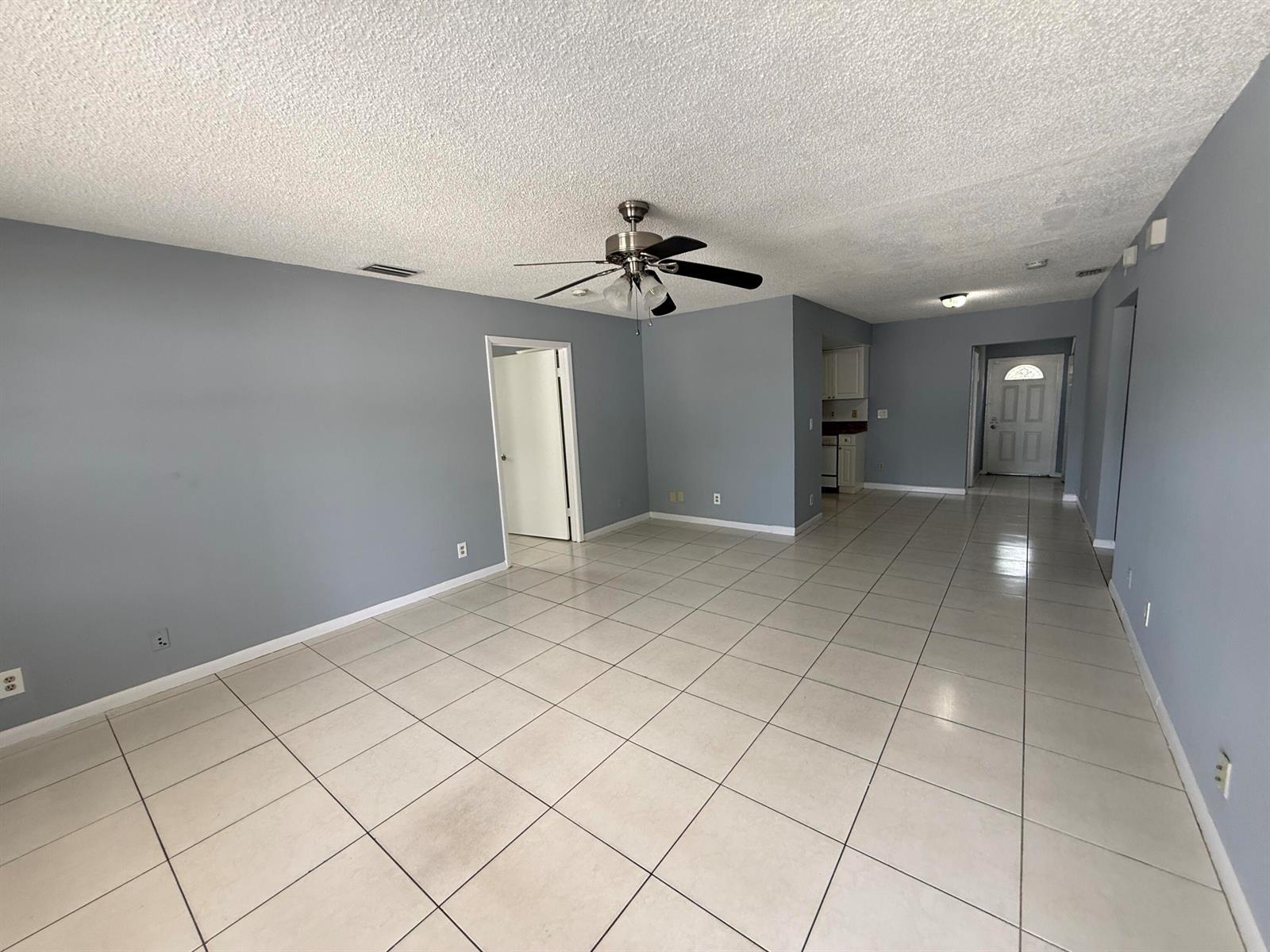 2519 Griffin Square, FL 33406 photo 3