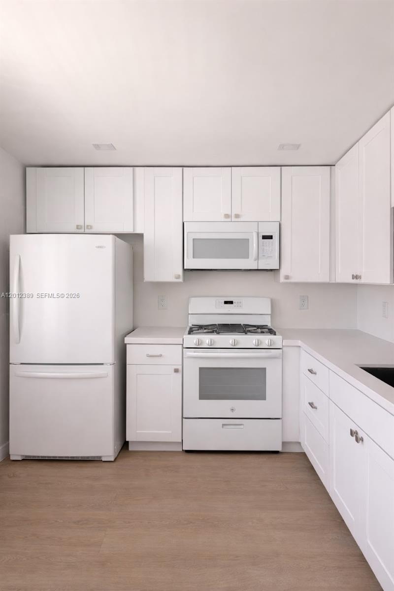 218 NE 12th Ave # 302, Hallandale Beach FL 33009
