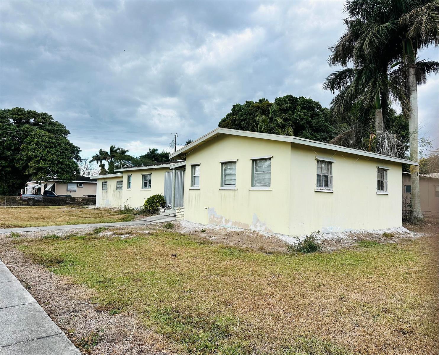779 Barack Obama Boulevard, Pahokee FL 33476 photo 2