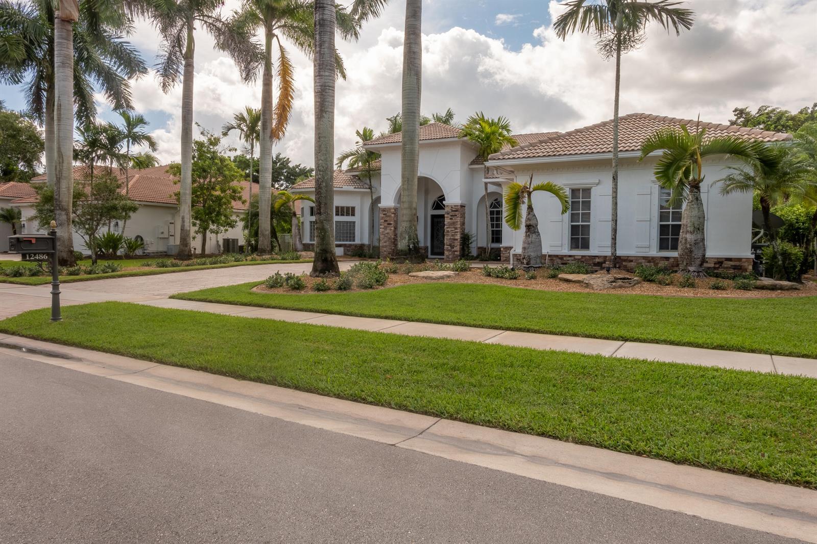 12486 Equine Lane, Wellington FL 33414 photo 2