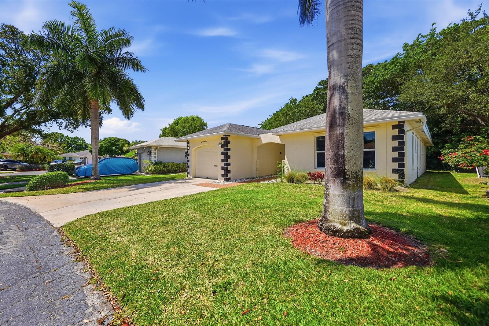 321 Del Rio Boulevard, Boca Raton FL 33432 photo 2